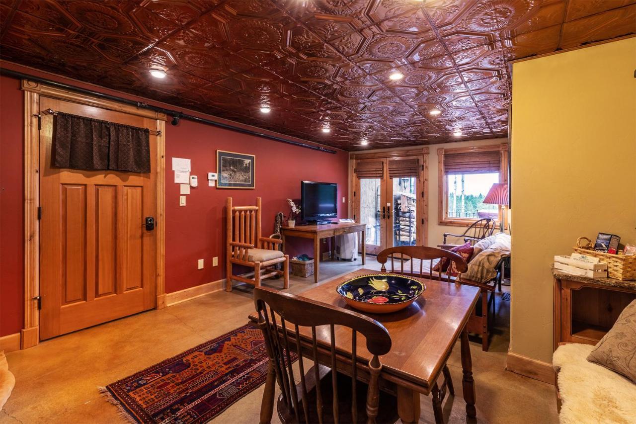 Syringa Suite,965080909:JPEG